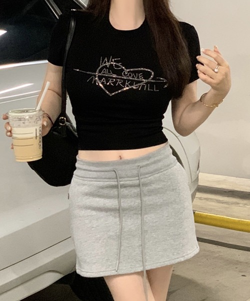 VIBGYOR（ヴィブジョー）の「【EIZZ/アイズ】Y2K キラキラロゴ ショート丈 半袖Tシャツ（Tシャツ/カットソー・レディース・ホワイト/ブラック・FREE）」の5枚目の写真