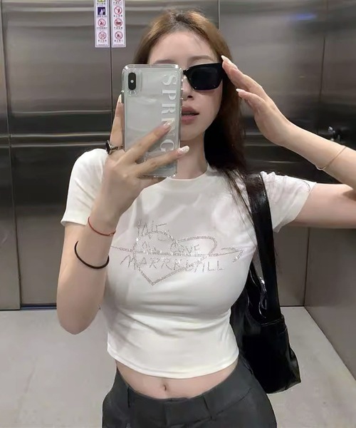 VIBGYOR（ヴィブジョー）の「【EIZZ/アイズ】Y2K キラキラロゴ ショート丈 半袖Tシャツ（Tシャツ/カットソー・レディース・ホワイト/ブラック・FREE）」の9枚目の写真