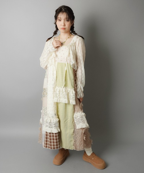 SPINNS（スピンズ）の「重ねるだけで雰囲気まとえる★ちぐはぐパッチワークが主役のロングキャミワンピ（ワンピース・レディース・グリーン/ベージュ/ホワイト/ボルドー・ONESIZE）」の12枚目の写真