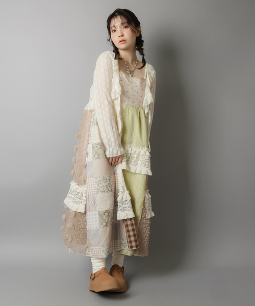 SPINNS（スピンズ）の「重ねるだけで雰囲気まとえる★ちぐはぐパッチワークが主役のロングキャミワンピ（ワンピース・レディース・グリーン/ベージュ/ホワイト/ボルドー・ONESIZE）」の11枚目の写真