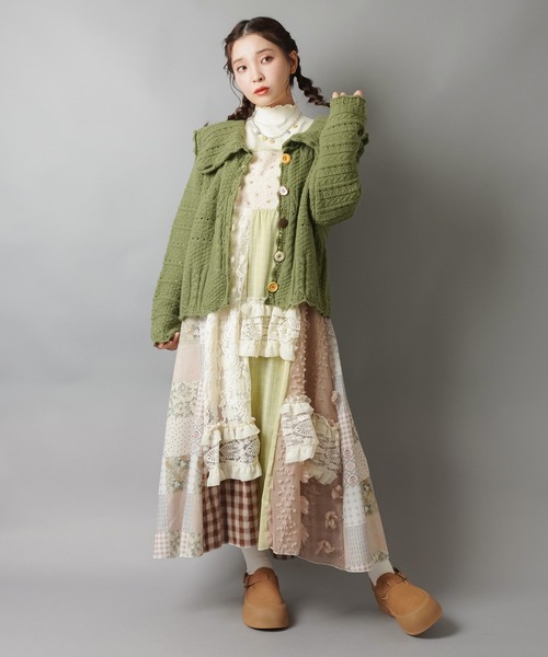 SPINNS（スピンズ）の「重ねるだけで雰囲気まとえる★ちぐはぐパッチワークが主役のロングキャミワンピ（ワンピース・レディース・グリーン/ベージュ/ホワイト/ボルドー・ONESIZE）」の9枚目の写真