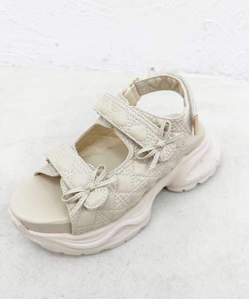 apres jour（アプレジュール）の「キルティングリボンサンダル（サンダル・レディース・オフホワイト/ブラック/ピンクベージュ・SMALL/LARGE/MEDIUM）」の7枚目の写真