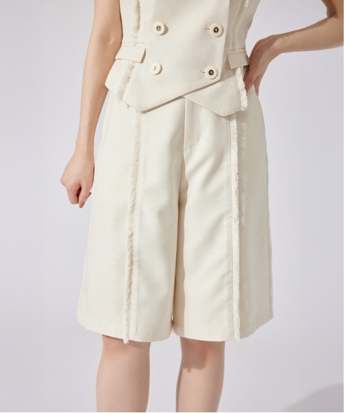 rienda（リエンダ）の「【AKB48千葉恵里さん着用】ベルト付きハーフパンツ セットアップ 夏服（スラックス・レディース・アイボリー/ブラウン・SMALL/MEDIUM）」の2枚目の写真