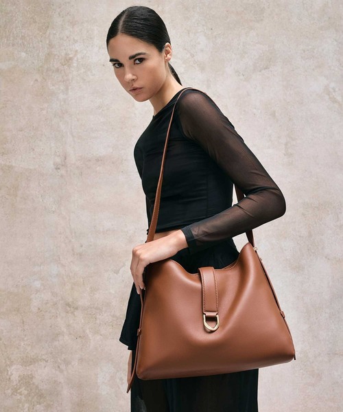 CHARLES & KEITH◆Gabine レザーベルトホーボーバッグ◆送料込 Gabine ガビーヌ レザーベルトホーボーバッグ - Black | CHARLES
