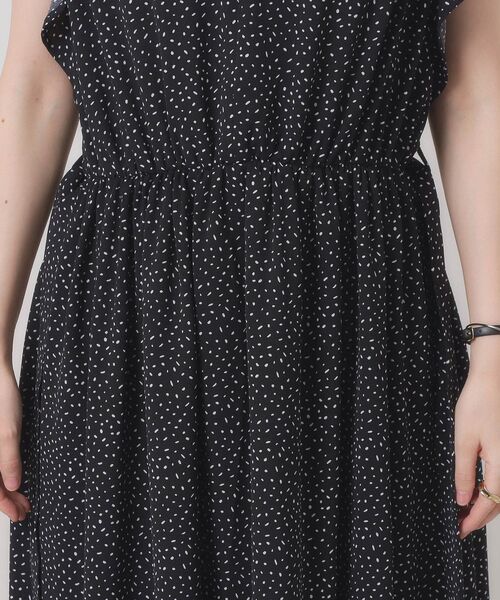 ITS'DEMO(イッツデモ)の「【手洗い可】フリル袖ブラウジングワンピース(ワンピース・レディース・サックスブルー/ブラック系/ホワイト系3/ネイビー・00)」の9枚目の写真