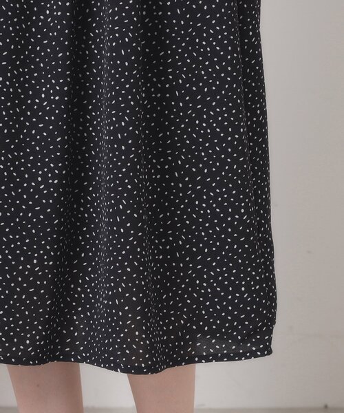 ITS'DEMO(イッツデモ)の「【手洗い可】フリル袖ブラウジングワンピース(ワンピース・レディース・サックスブルー/ブラック系/ホワイト系3/ネイビー・00)」の10枚目の写真