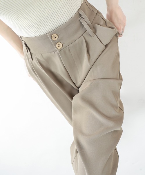 HANDO（ハンド）の「[高身長サイズMT/低身長サイズS有り]ダブルボタン センタープレスストレートス ハイウエスト タックワイドスラックス 着痩せ 美脚ストレートパンツ オフィスカジュアル きれいめカジュアル（スラックス・レディース・カーキ/ブラック・S/M/L/XL/XXL）」の6枚目の写真