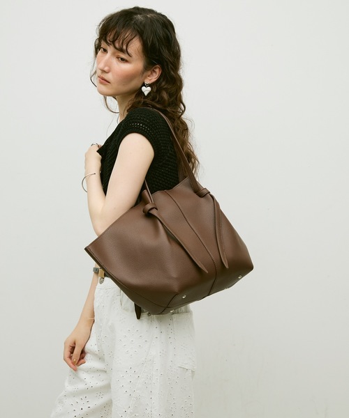 Lutim by u(ルチバイユー)の「Diamond tote bag / ダイアモンドトートバック(トートバッグ・レディース・アイボリー/ブラック/ブラウン・FREE)」の16枚目の写真