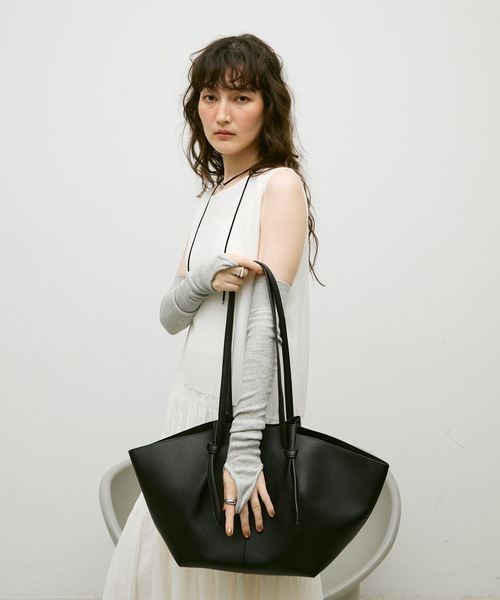 Lutim by u(ルチバイユー)の「Diamond tote bag / ダイアモンドトートバック(トートバッグ・レディース・アイボリー/ブラック/ブラウン・FREE)」の8枚目の写真