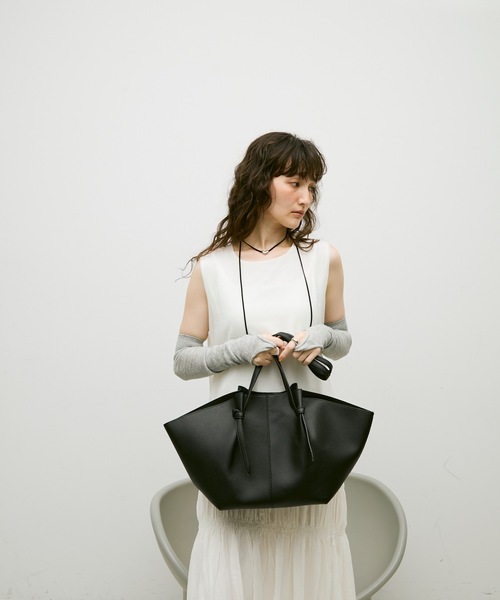 Lutim by u(ルチバイユー)の「Diamond tote bag / ダイアモンドトートバック(トートバッグ・レディース・アイボリー/ブラック/ブラウン・FREE)」の10枚目の写真
