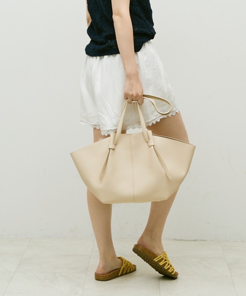 Lutim by u(ルチバイユー)の「Diamond tote bag / ダイアモンドトートバック(トートバッグ・レディース・アイボリー/ブラック/ブラウン・FREE)」の5枚目の写真