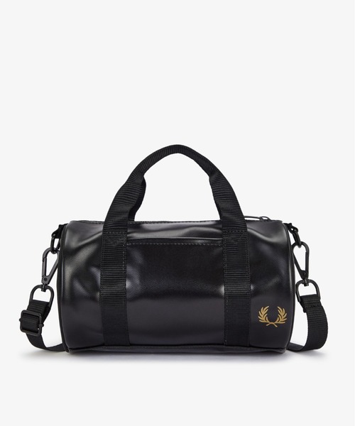 FRED PERRY（フレッドペリー）の「Tonal Classic Mini Barrel Bag／トーナルクラシックミニバレルバッグ（ショルダーバッグ・メンズ・ブラック・ONE SIZE）」の4枚目の写真
