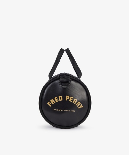 FRED PERRY（フレッドペリー）の「Tonal Classic Mini Barrel Bag／トーナルクラシックミニバレルバッグ（ショルダーバッグ・メンズ・ブラック・ONE SIZE）」の6枚目の写真
