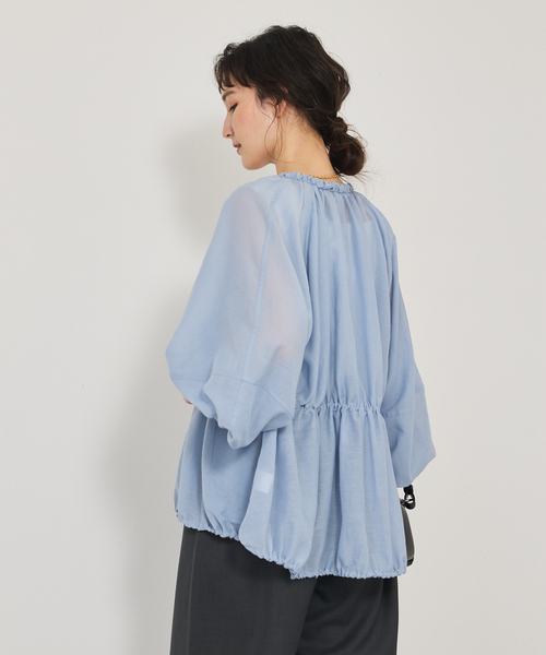 qualite(カリテ)の「【夏の羽織りアイテム◎】ラウンドスリーブギャザーブルゾン/シアー/パフスリーブ/サマージャケット(ブルゾン・レディース・オフホワイト/ブルー/カーキ・フリー)」の9枚目の写真