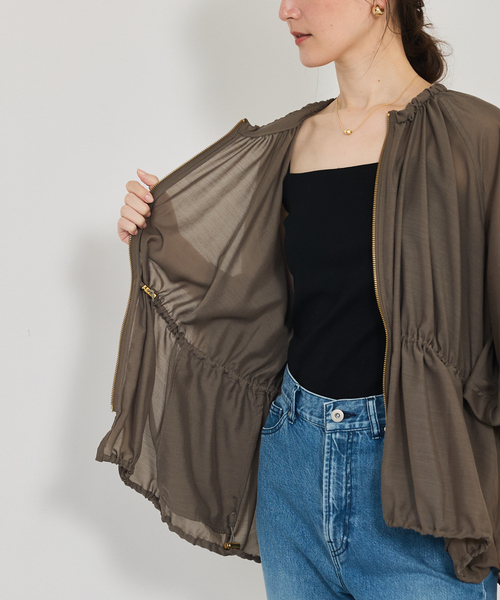 qualite(カリテ)の「【夏の羽織りアイテム◎】ラウンドスリーブギャザーブルゾン/シアー/パフスリーブ/サマージャケット(ブルゾン・レディース・オフホワイト/ブルー/カーキ・フリー)」の20枚目の写真