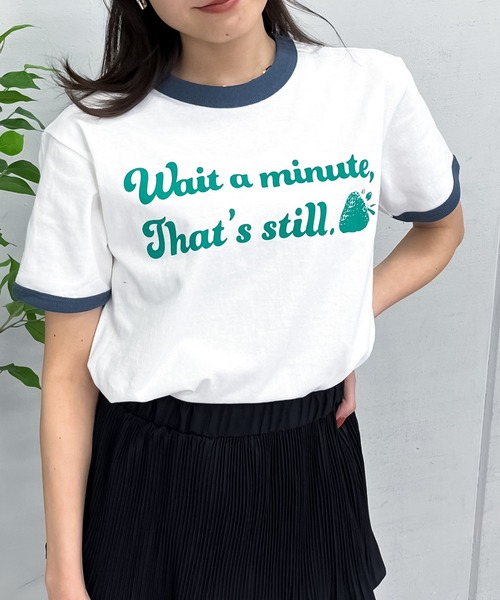 spiritoso(スピリトーゾ)の「【spiritoso】WAIT A MINUTEイチゴプリント リンガーTシャツ(Tシャツ/カットソー・レディース・グリーン/ネイビー・FREE)」の1枚目の写真
