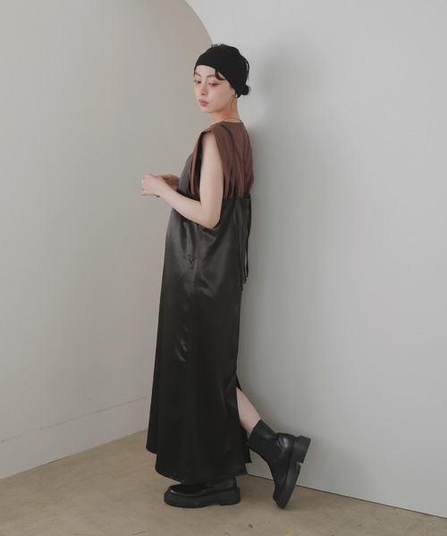 LIAN（リアン）の「サテンキャミワンピース（ワンピース・レディース・アイボリー/ブラック/グレイッシュベージュ/ブラウン・FREE）」の8枚目の写真