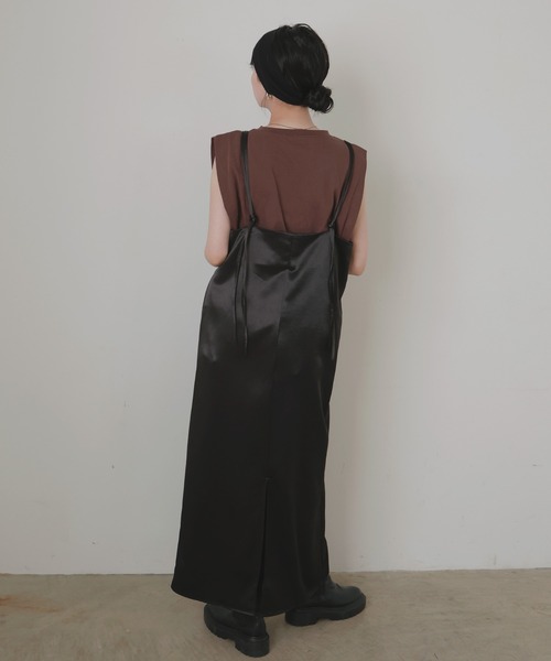 LIAN（リアン）の「サテンキャミワンピース（ワンピース・レディース・アイボリー/ブラック/グレイッシュベージュ/ブラウン・FREE）」の10枚目の写真