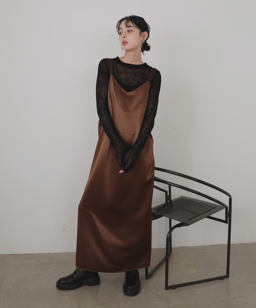 LIAN（リアン）の「サテンキャミワンピース（ワンピース・レディース・アイボリー/ブラック/グレイッシュベージュ/ブラウン・FREE）」の13枚目の写真