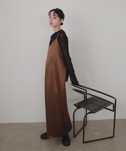 LIAN（リアン）の「サテンキャミワンピース（ワンピース・レディース・アイボリー/ブラック/グレイッシュベージュ/ブラウン・FREE）」の16枚目の写真