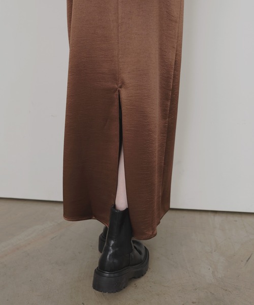 LIAN（リアン）の「サテンキャミワンピース（ワンピース・レディース・アイボリー/ブラック/グレイッシュベージュ/ブラウン・FREE）」の18枚目の写真