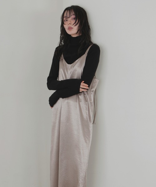 LIAN（リアン）の「サテンキャミワンピース（ワンピース・レディース・アイボリー/ブラック/グレイッシュベージュ/ブラウン・FREE）」の19枚目の写真