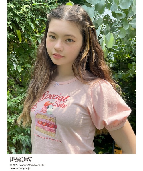 SNOOPY(スヌーピー)の「【PEANUTS】Strawberry Cake TEE(Tシャツ/カットソー・レディース・ピンク/オフホワイト/ブラック・FREE)」の3枚目の写真
