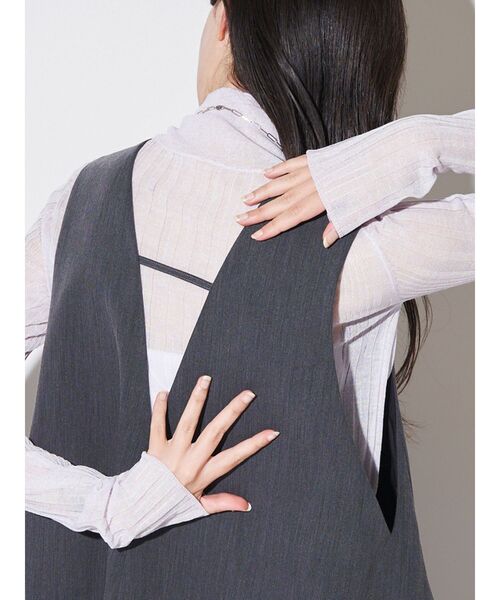 ELENDEEK（エレンディーク）の「ハイネックシアーリブニット（ニット/セーター・レディース・レッド/オフホワイト/オレンジ/ラベンダー/ブラック/グレー・FREE）」の4枚目の写真