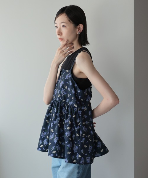 amini(アミニ)の「ミモザ柄プリントビスチェ(キャミソール・レディース・ネイビー/ベージュ/ブラック・MEDIUM)」の8枚目の写真