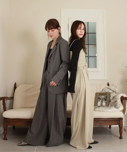 Reurie'（レウリィ）の「【2サイズ展開】タックワイドスラックス / ロング丈 きれいめ シンプル 大人カジュアル オフィスカジュアル 低身長 高身長 セットアップ グレー ブラック アイボリー ベージュ（スラックス・レディース・アイボリー/ブラック/グレー・SMALL/MEDIUM）」の16枚目の写真