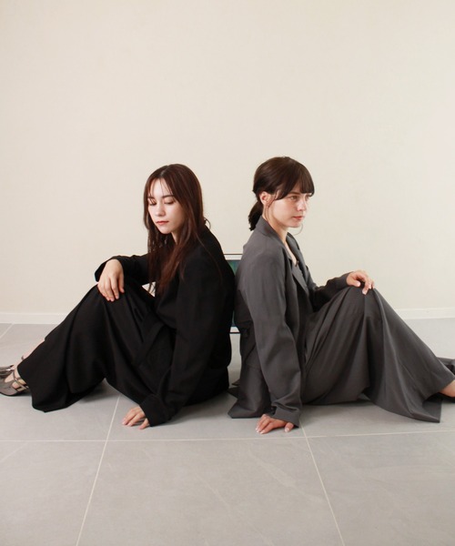 Reurie'（レウリィ）の「【2サイズ展開】タックワイドスラックス / ロング丈 きれいめ シンプル 大人カジュアル オフィスカジュアル 低身長 高身長 セットアップ グレー ブラック アイボリー ベージュ（スラックス・レディース・アイボリー/ブラック/グレー・SMALL/MEDIUM）」の18枚目の写真