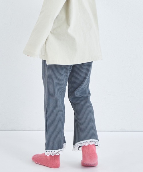pairmanon(ペアマノン)の「【リブコットン100】裾レース フレア リブパンツ(その他パンツ・キッズ・グリーン/ダークブルー/オレンジ/スモークピンク/ブラック/チャコールグレー・130/150/120/140/110/100/90)」の2枚目の写真