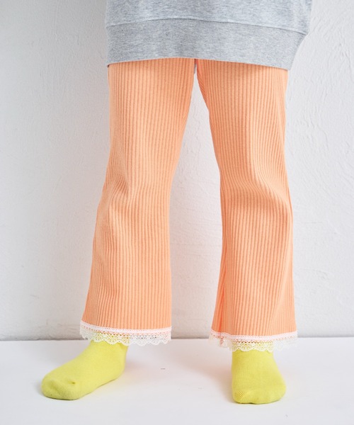 pairmanon(ペアマノン)の「【リブコットン100】裾レース フレア リブパンツ(その他パンツ・キッズ・グリーン/ダークブルー/オレンジ/スモークピンク/ブラック/チャコールグレー・130/150/120/140/110/100/90)」の6枚目の写真