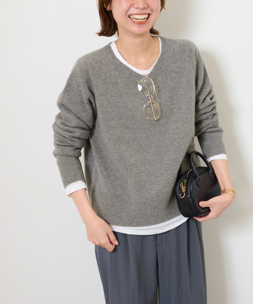 JOURNAL STANDARD relume（ジャーナルスタンダード　レリューム）の「《追加 / 新色》ウールカシミヤVネックプルオーバー（ニット/セーター・レディース・チャコールグレー/レッド/グリーン/ベージュ系その他・FREE）」の9枚目の写真