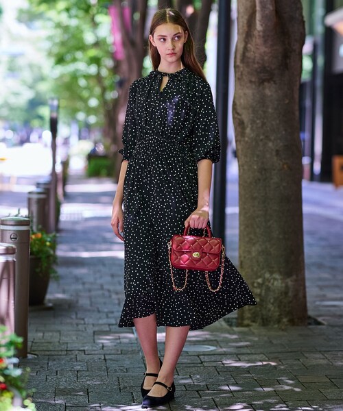 DRESSTERIOR(ドレステリア)の「【手洗い可】ウエストシャーリングドットワンピース(ワンピース・レディース・ブラック系・38/36/34)」の2枚目の写真