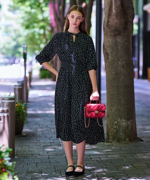 DRESSTERIOR(ドレステリア)の「【手洗い可】ウエストシャーリングドットワンピース(ワンピース・レディース・ブラック系・38/36/34)」の5枚目の写真