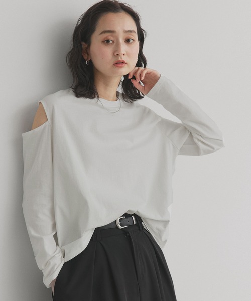 ad thie(アドティエ)の「ショルダーカット アウトロングスリーブTシャツ(Tシャツ/カットソー・レディース・チャコール/オフホワイト/ブラック・FREE)」の2枚目の写真