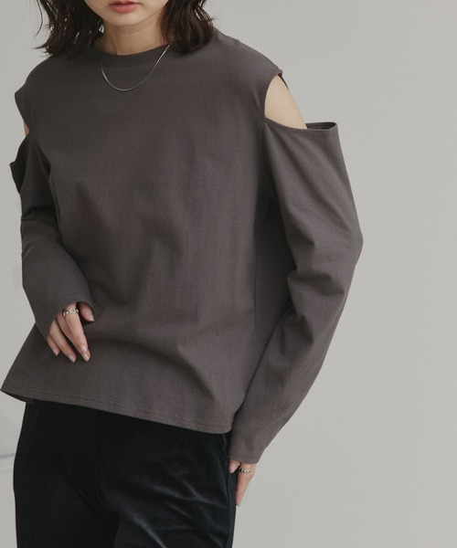 ad thie(アドティエ)の「ショルダーカット アウトロングスリーブTシャツ(Tシャツ/カットソー・レディース・チャコール/オフホワイト/ブラック・FREE)」の3枚目の写真