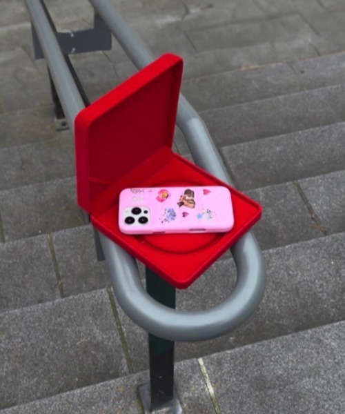 THE PUFFER CASE(PUPPY CRUSH) iPhoneケース スマホケース