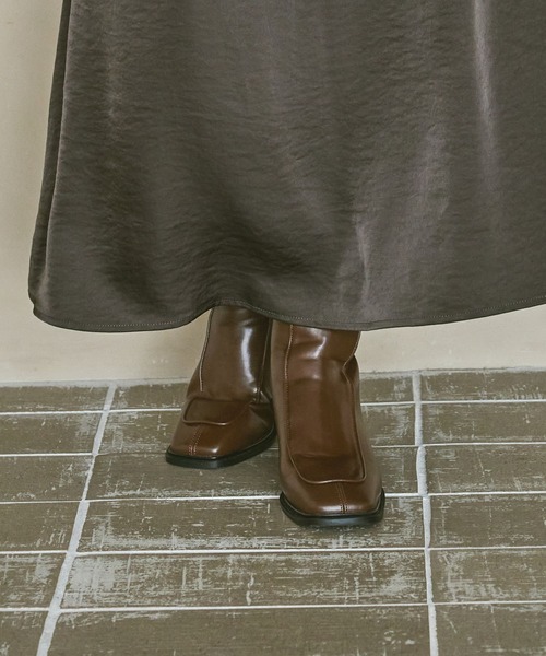 LAKOLE(ラコレ)の「スクエアトゥ切替ブーツ / 589066(ブーツ・レディース・ブラック/ブラウン・MEDIUM/LARGE)」の1枚目の写真