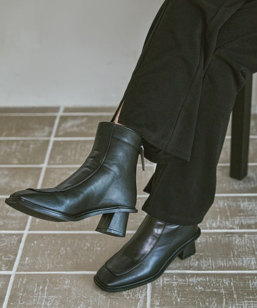 LAKOLE(ラコレ)の「スクエアトゥ切替ブーツ / 589066(ブーツ・レディース・ブラック/ブラウン・MEDIUM/LARGE)」の2枚目の写真
