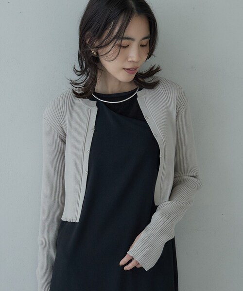 GALLEST(ギャレスト)の「クロップドリブホックカーディガン(カーディガン/ボレロ・レディース・グリーン系/ブラック/ライトグレー・38)」の1枚目の写真