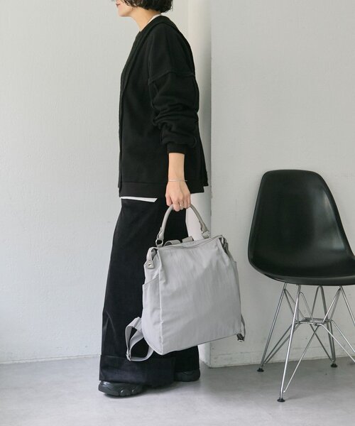 ear PAPILLONNER（イアパピヨネ）の「《撥水/A4サイズ対応/リバイバル》スクエアリュック（バックパック/リュック・レディース・ブラック/グレー・FREE）」の11枚目の写真