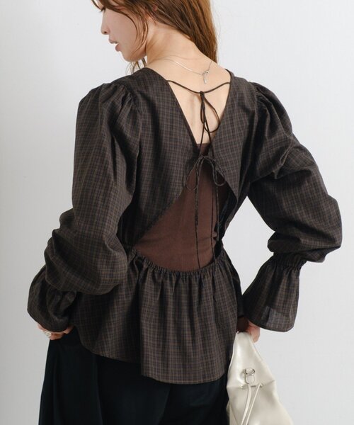 Kastane（カスタネ）の「【無地&チェック】B カットアウトペプラムブラウス（シャツ/ブラウス・レディース・アイボリー/グリーン/ブラウン・FREE）」の3枚目の写真