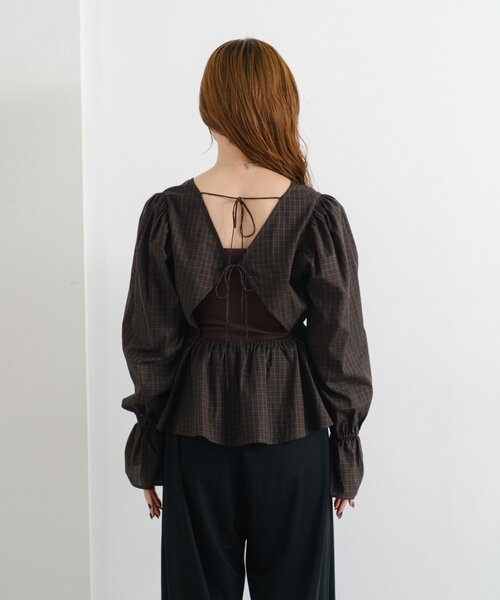 Kastane（カスタネ）の「【無地&チェック】B カットアウトペプラムブラウス（シャツ/ブラウス・レディース・アイボリー/グリーン/ブラウン・FREE）」の7枚目の写真