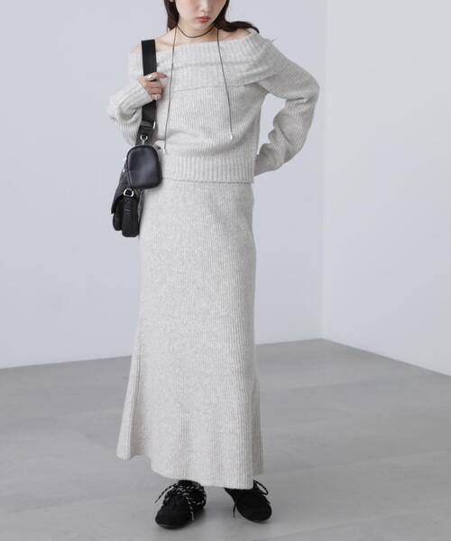 FREE'S MART（フリーズマート）の「◆オフショルニットマーメイドスカートセットアップ（ワンピース・レディース・ベージュ/ブラウン/グレー・SMALL/MEDIUM）」の3枚目の写真