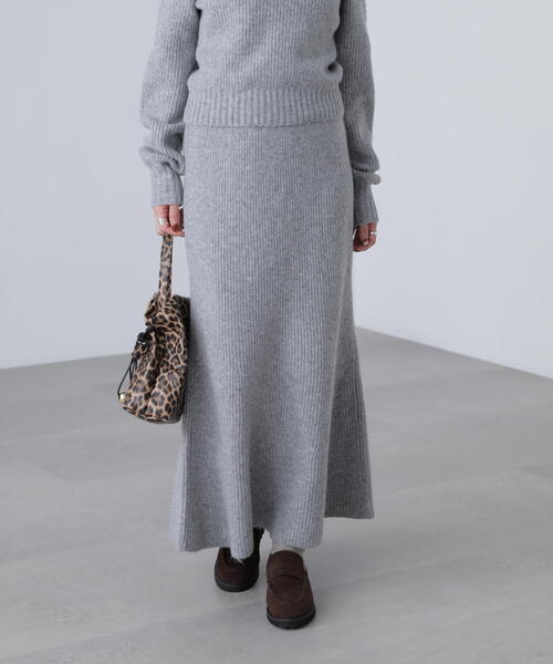 FREE'S MART（フリーズマート）の「◆オフショルニットマーメイドスカートセットアップ（ワンピース・レディース・ベージュ/ブラウン/グレー・SMALL/MEDIUM）」の5枚目の写真