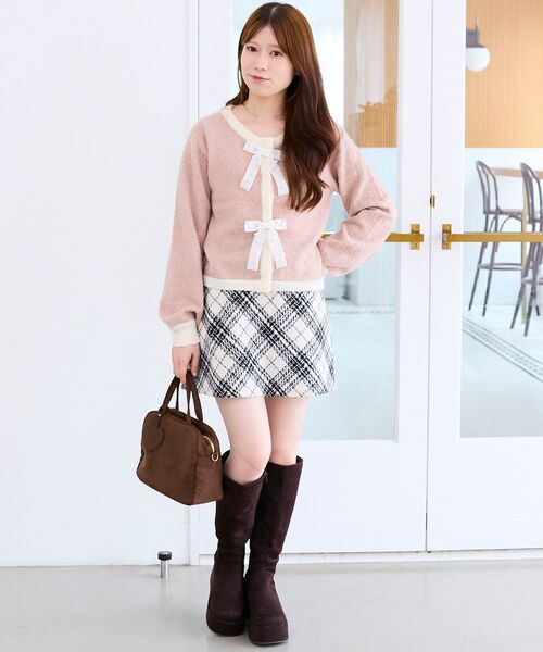 MAJESTIC LEGON(マジェスティックレゴン)の「キラキラベロアリボンカーディガン(カーディガン/ボレロ・レディース・ピンク/チャコールグレー/アイボリー・MEDIUM)」の11枚目の写真