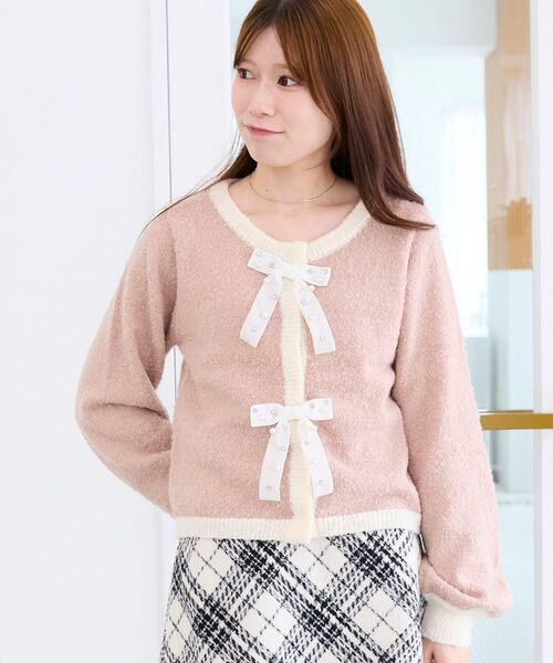 MAJESTIC LEGON(マジェスティックレゴン)の「キラキラベロアリボンカーディガン(カーディガン/ボレロ・レディース・ピンク/チャコールグレー/アイボリー・MEDIUM)」の14枚目の写真