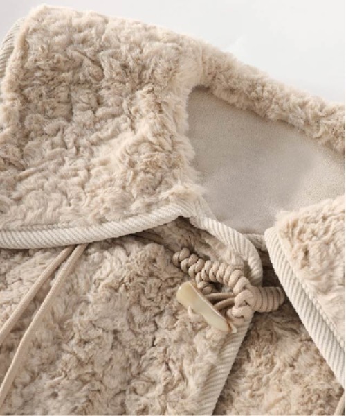 LA POMME petit(ラポミ・プチ)の「Cute Faux Fur Toggle Coat(ムートンコート・レディース・アイボリー/ベージュ・MEDIUM/SMALL)」の3枚目の写真